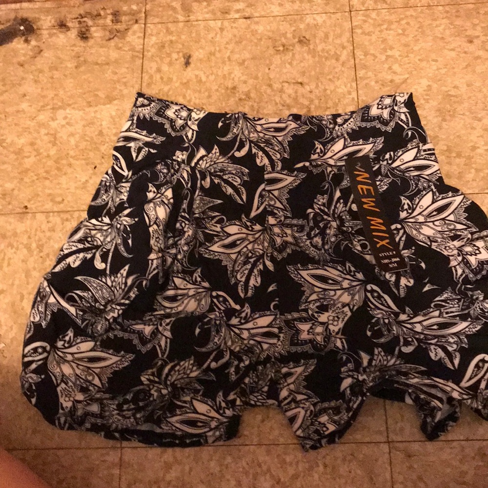 Paisley print suede/velvet shorts